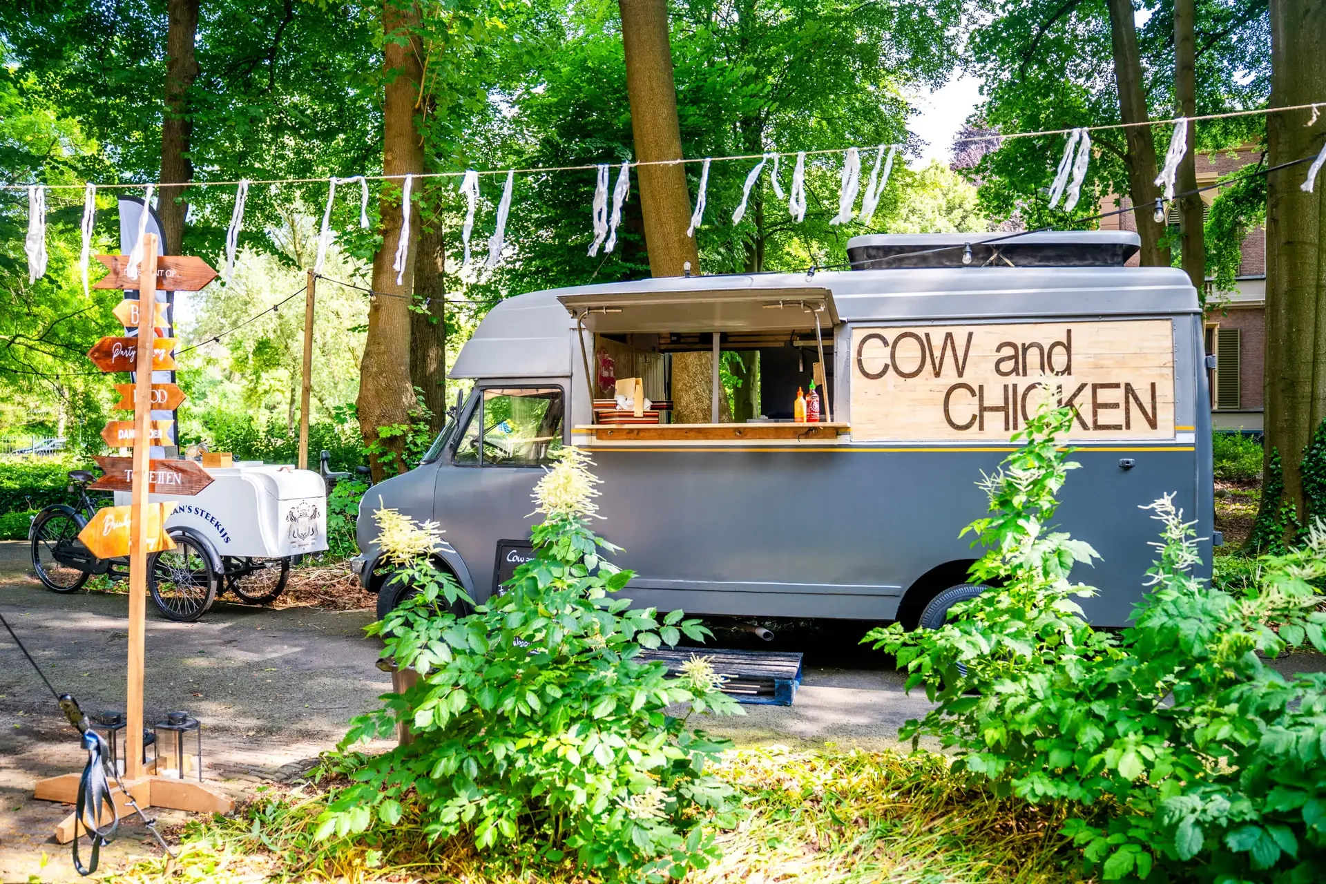 Cow and Chicken Foodtruck