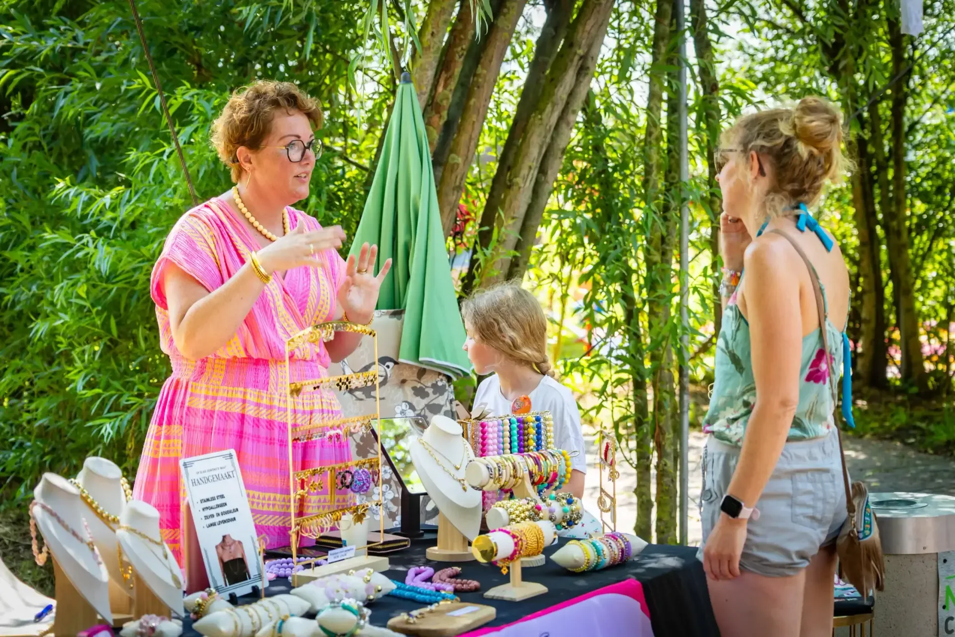 Kramen op het festivalterrein